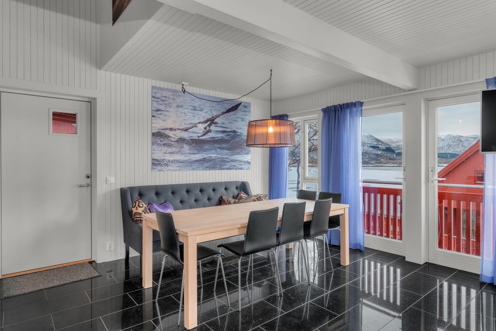 5.3 Dining area