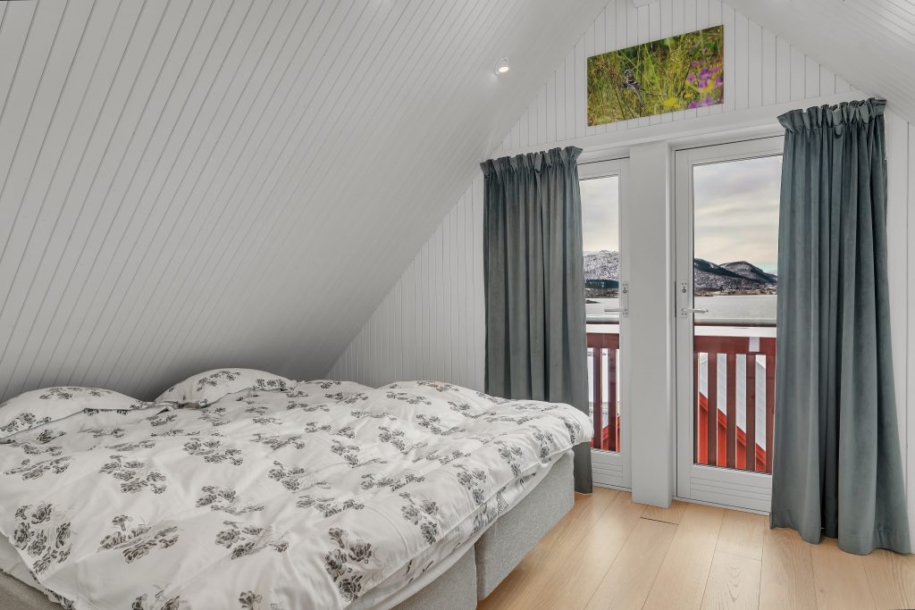 5.5 Bedroom 2